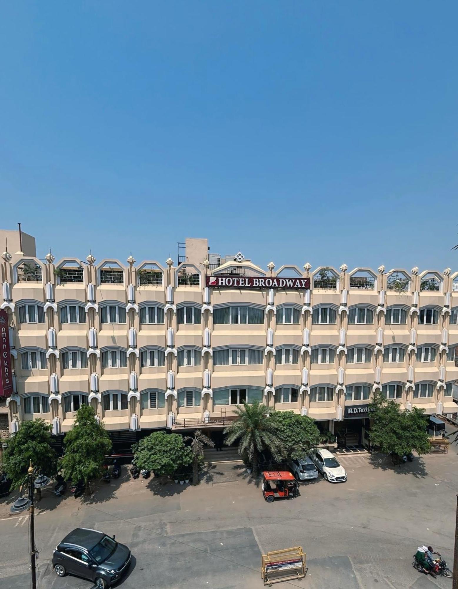 New Broadway Hotel Varanasi